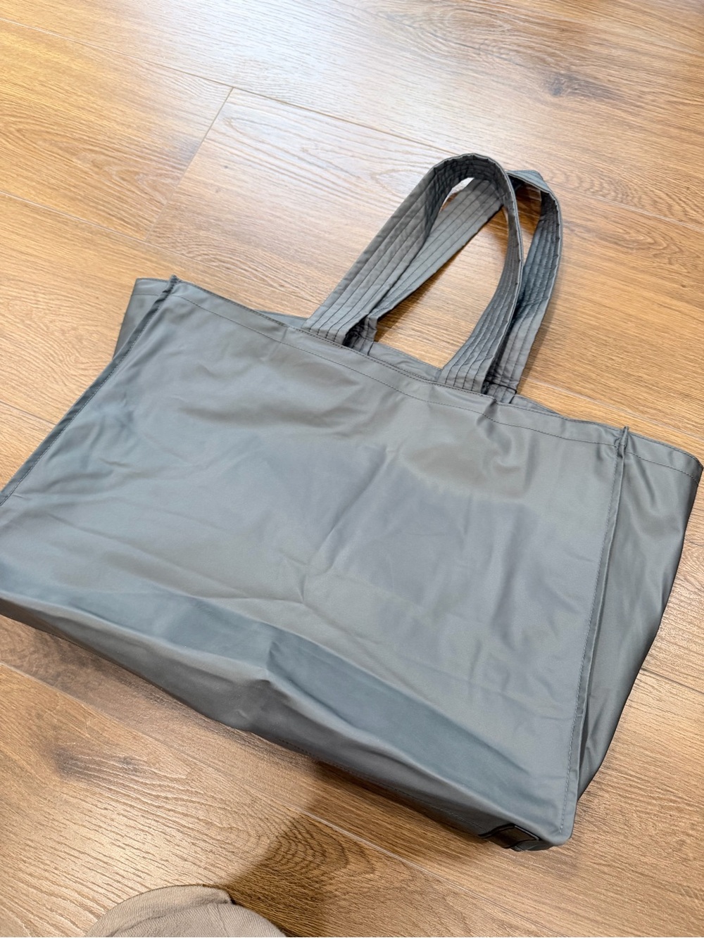 New Burberry Trench Charcoal Grey Extra Large Nylon Branded Tote - Picture 2 of 9
